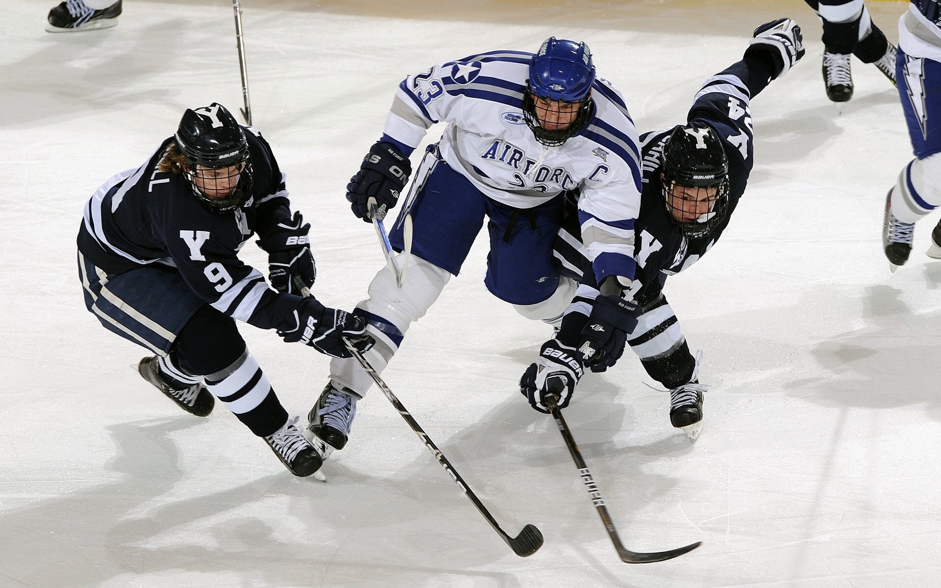 阿根廷美洲雄鹰队的多样化打法挑战传统强队，阿根廷足球雄鹰